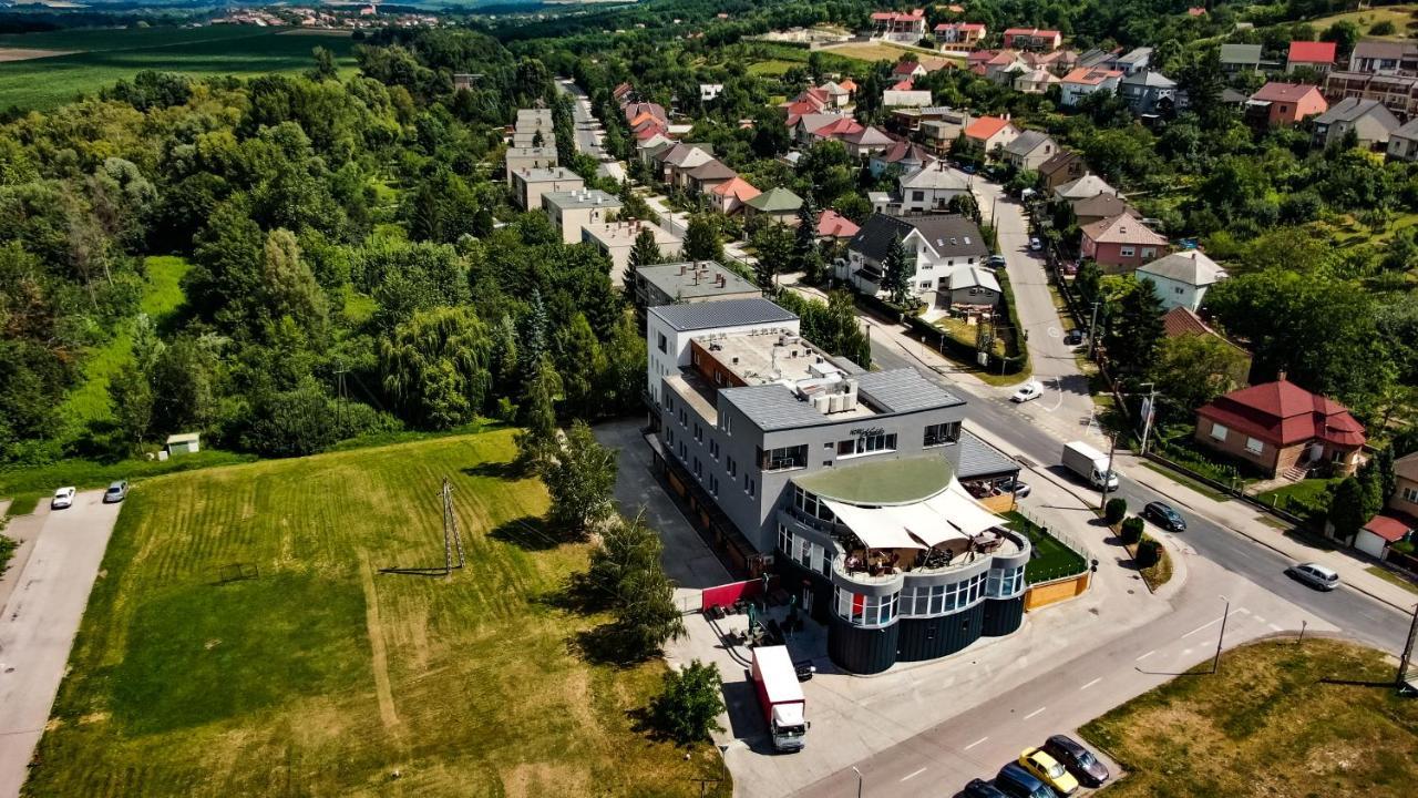 Hotel Kristaly Konferencia & Wellness Ajka Exterior photo