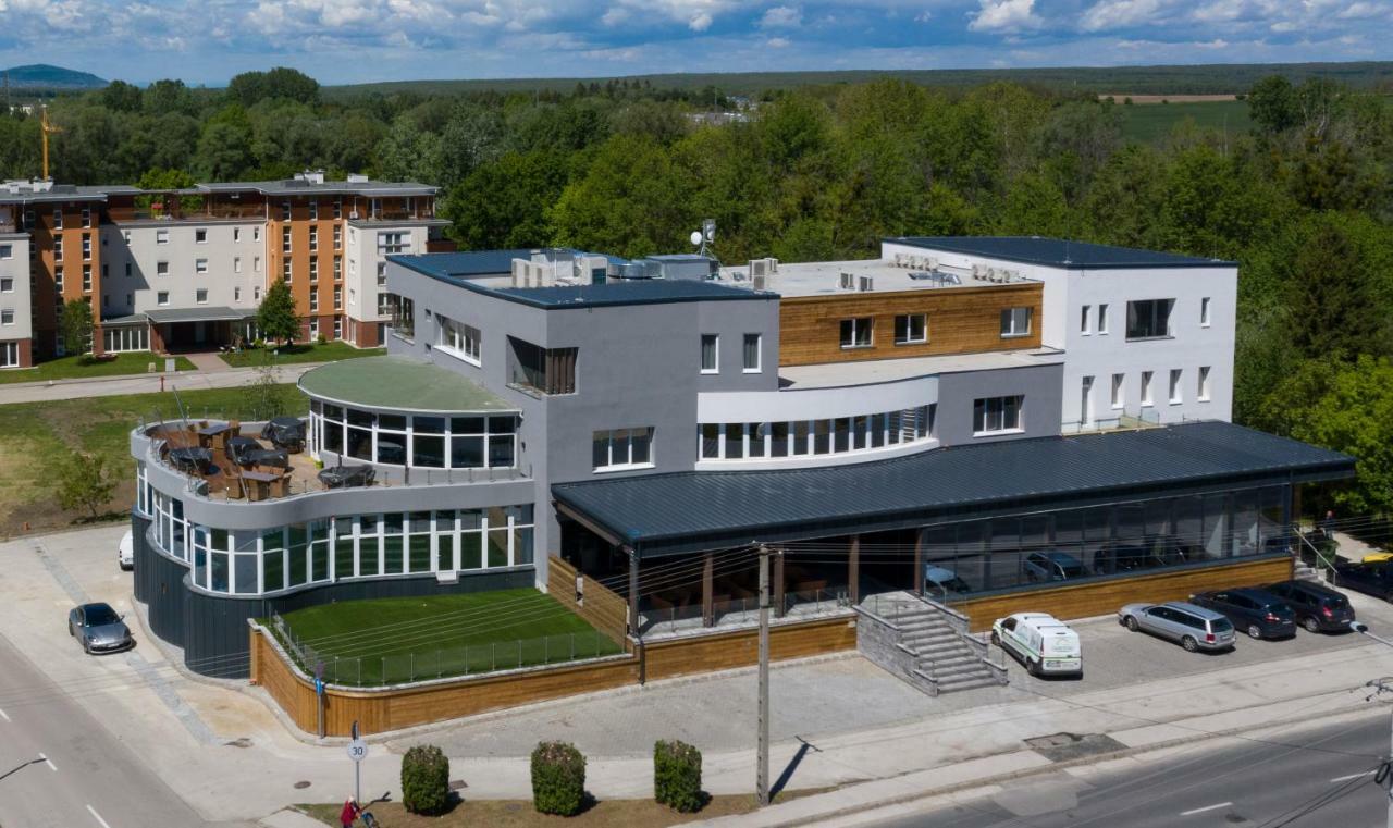Hotel Kristaly Konferencia & Wellness Ajka Exterior photo